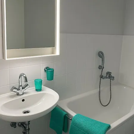 Design Mit Parkplatz - 15 Min Flughafen 아파트 *